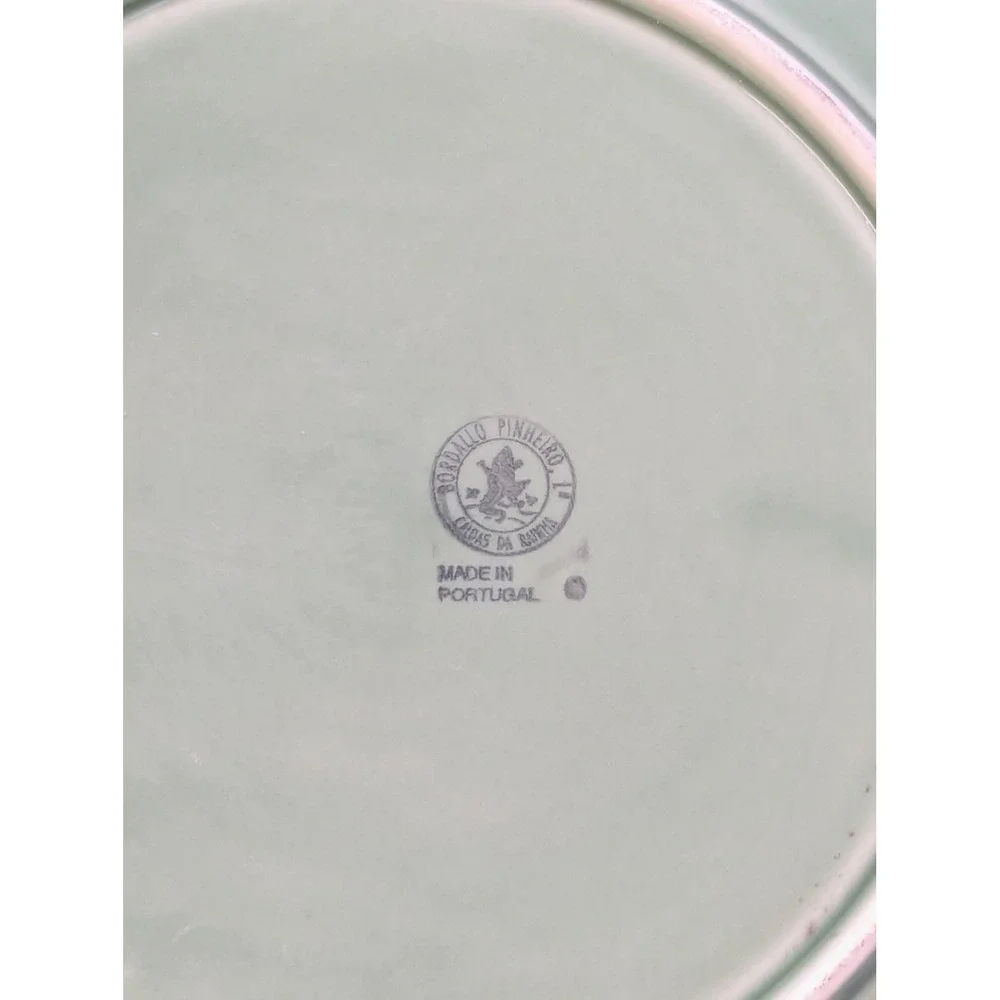 Bordallo Pinheiro Green Majolica Strawberry Leaf Plate 12 inch Made in Portugal
